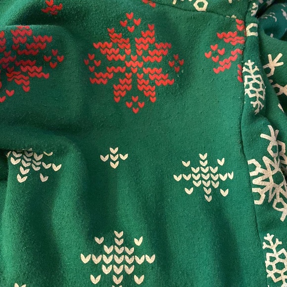 Official Snoopy Charlie Brown Christmas Sweater Peanuts Snowflake Green Holiday - Picture 9 of 9